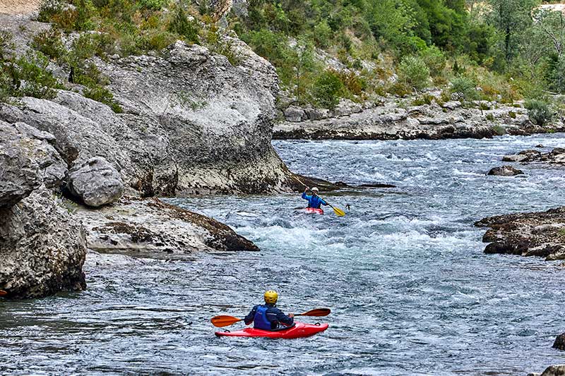 Fotografía descenso en kayak - Camping Iturbero, Lumbier, Navarra.