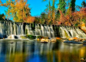 Fotografía del Río Salazar junto al Camping Iturbero en Lumbier, Navarra.